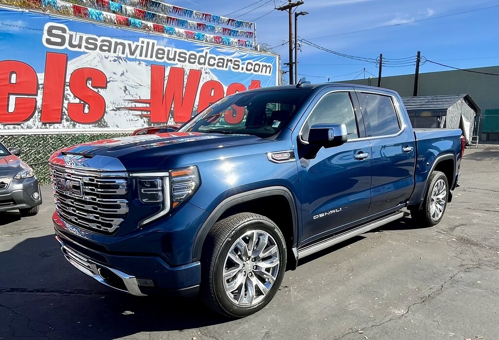 2023 GMC Sierra 1500 Crew Cab Located at Wheels West slide-image