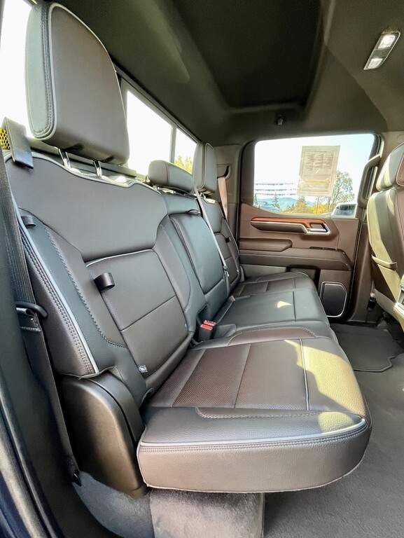 2023 GMC Sierra 1500 Crew Cab Located at Wheels West slide-image