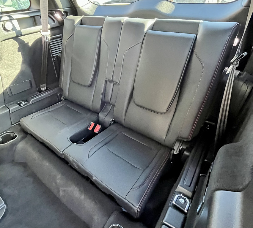 2022 Land Rover Discovery Sport Located at Wheels West slide-image