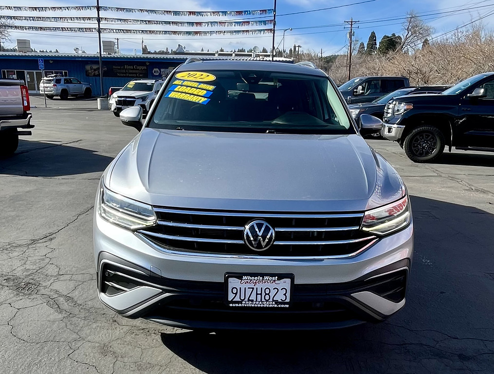 2022 Volkswagen Tiguan Located at Wheels West light-box-slides