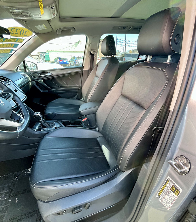 2022 Volkswagen Tiguan Located at Wheels West light-box-slides