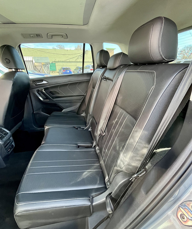 2022 Volkswagen Tiguan Located at Wheels West light-box-slides