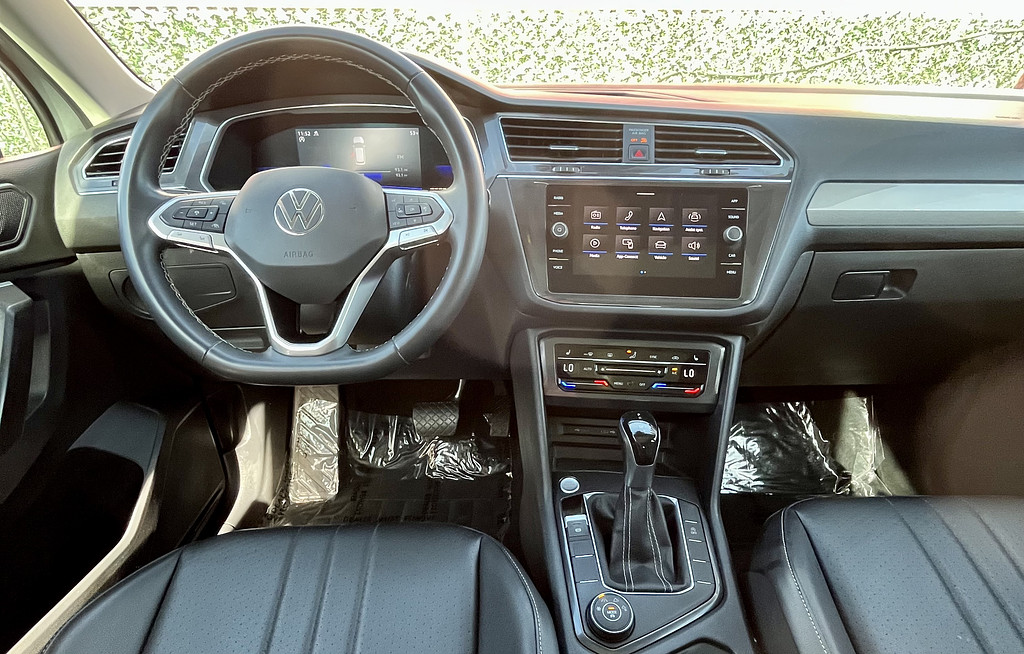 2022 Volkswagen Tiguan Located at Wheels West slide-image