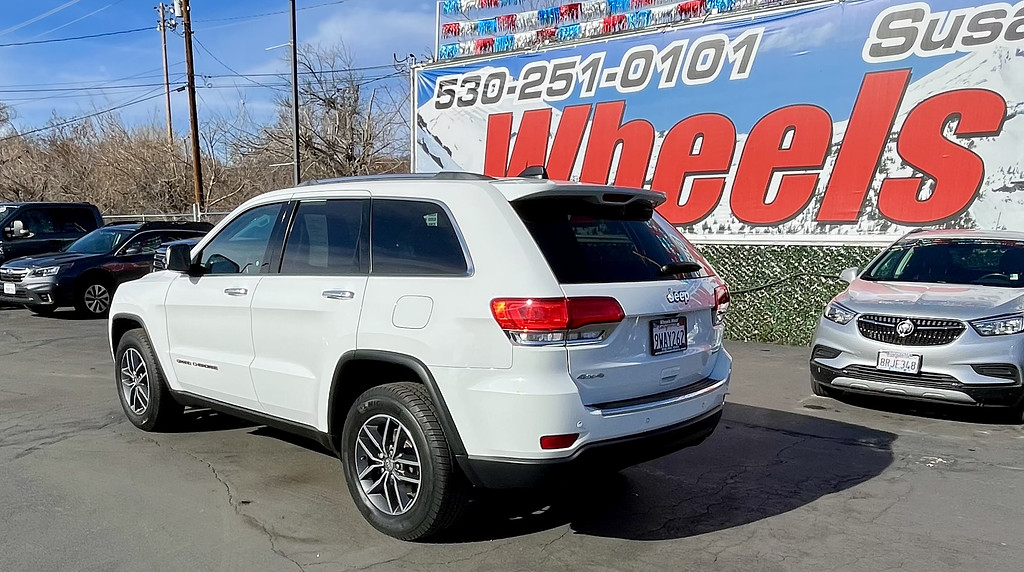 2018 Jeep Grand Cherokee Located at Wheels West light-box-slides
