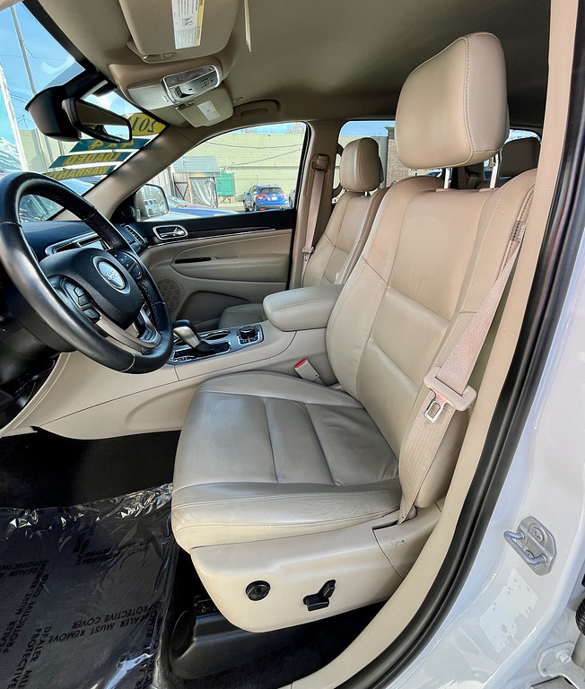 2018 Jeep Grand Cherokee Located at Wheels West light-box-slides