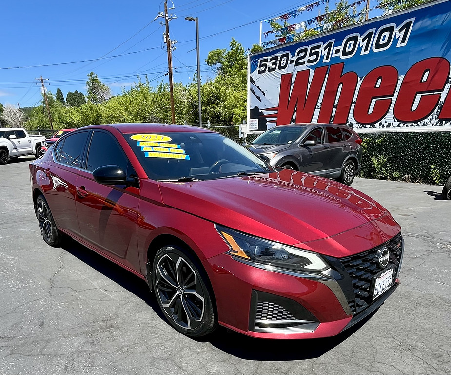 2023 Nissan Altima Located at Wheels West light-box-slides