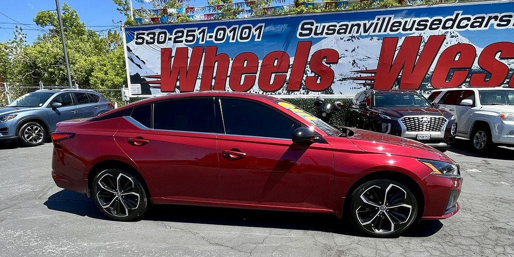 2023 Nissan Altima Located at Wheels West light-box-slides
