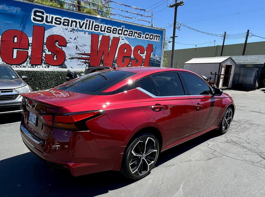 2023 Nissan Altima Located at Wheels West light-box-slides