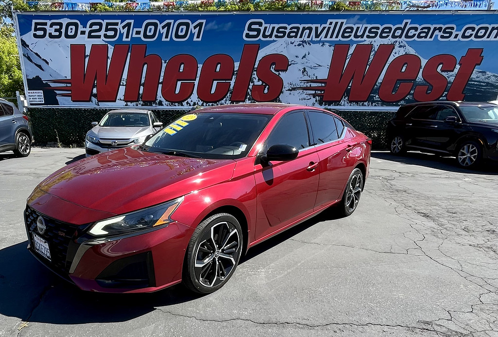 2023 Nissan Altima Located at Wheels West light-box-slides