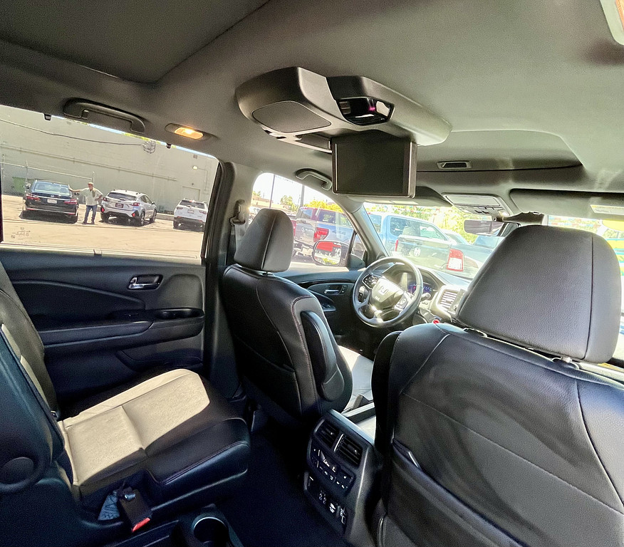 2022 Honda Pilot Located at Wheels West light-box-slides