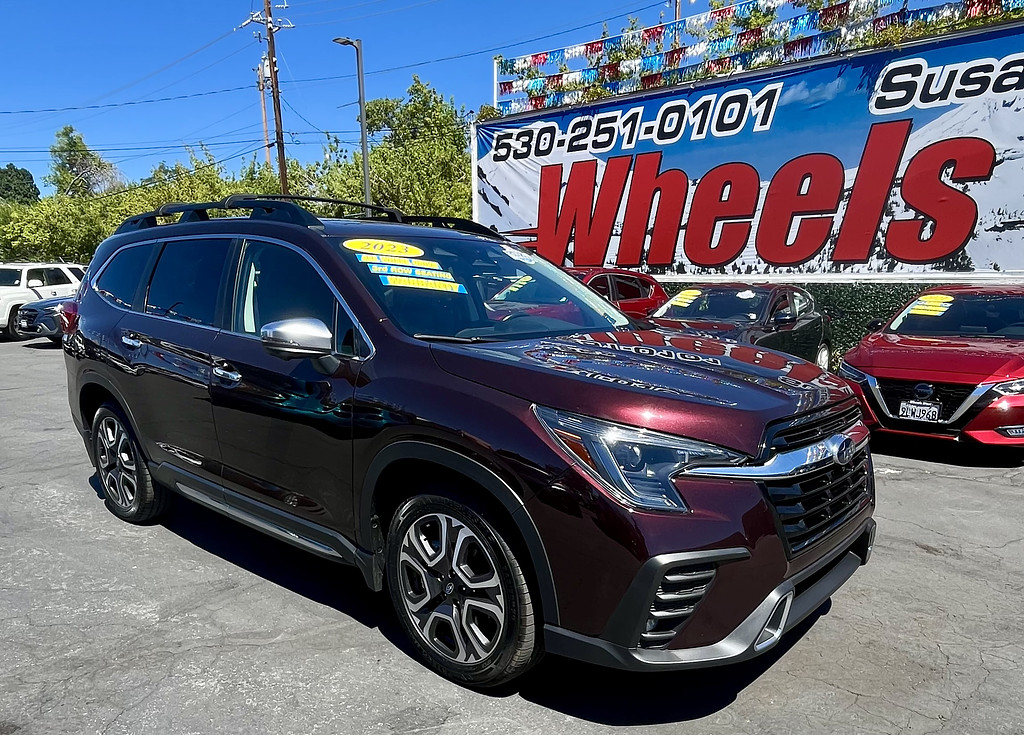 2023 Subaru Ascent Located at Wheels West light-box-slides