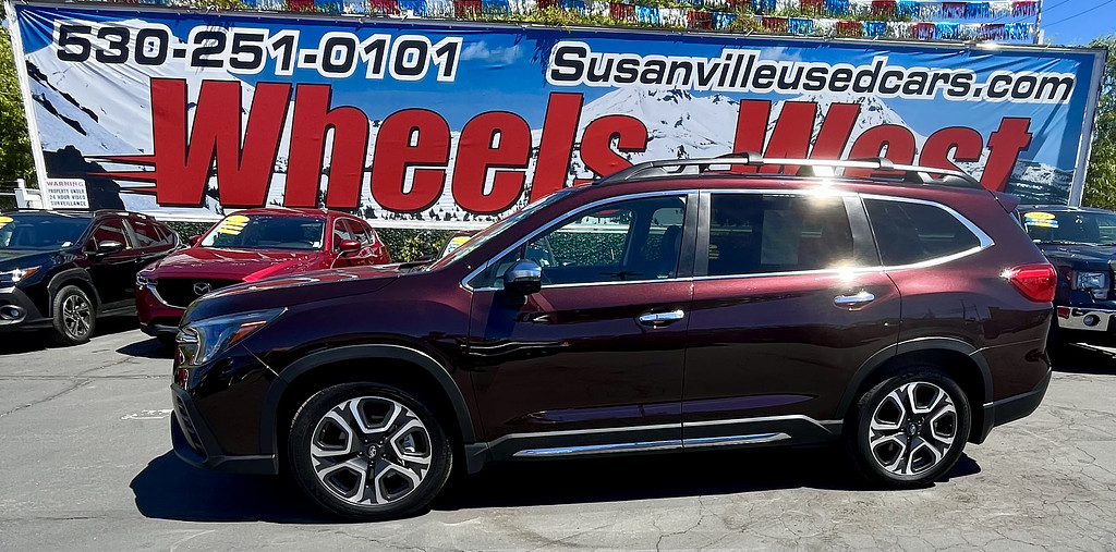 2023 Subaru Ascent Located at Wheels West light-box-slides