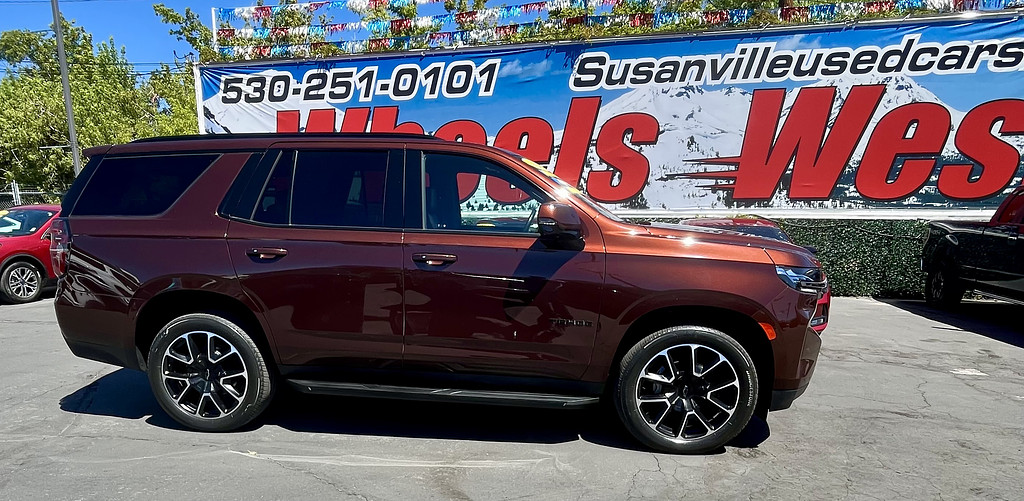 2022 Chevrolet Tahoe Located at Wheels West light-box-slides