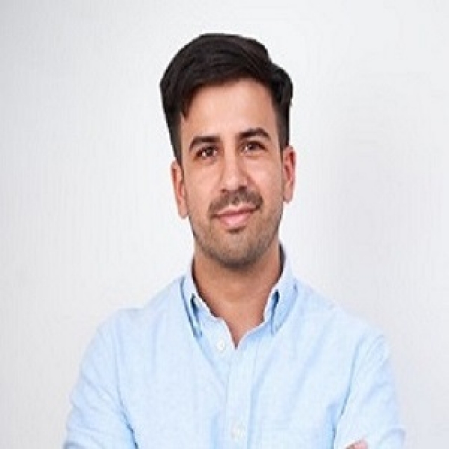 confident-young-man_1098-20868