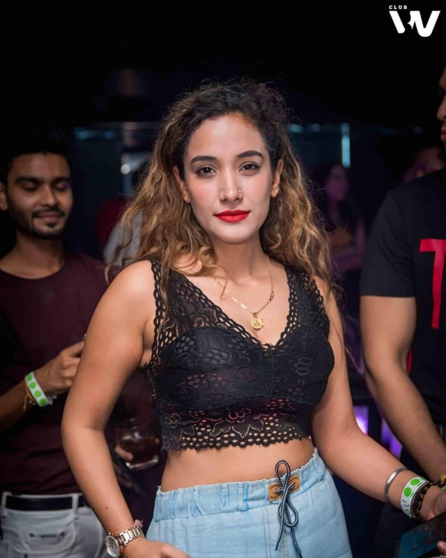 Happiness And Fun in Your Life Through Independent Delhi Escorts