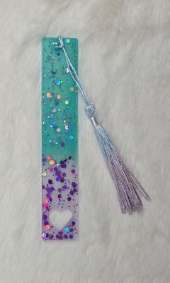 Handgefertigte Unikate: Magische Epoxidharz-Lesezeichen mit Quaste