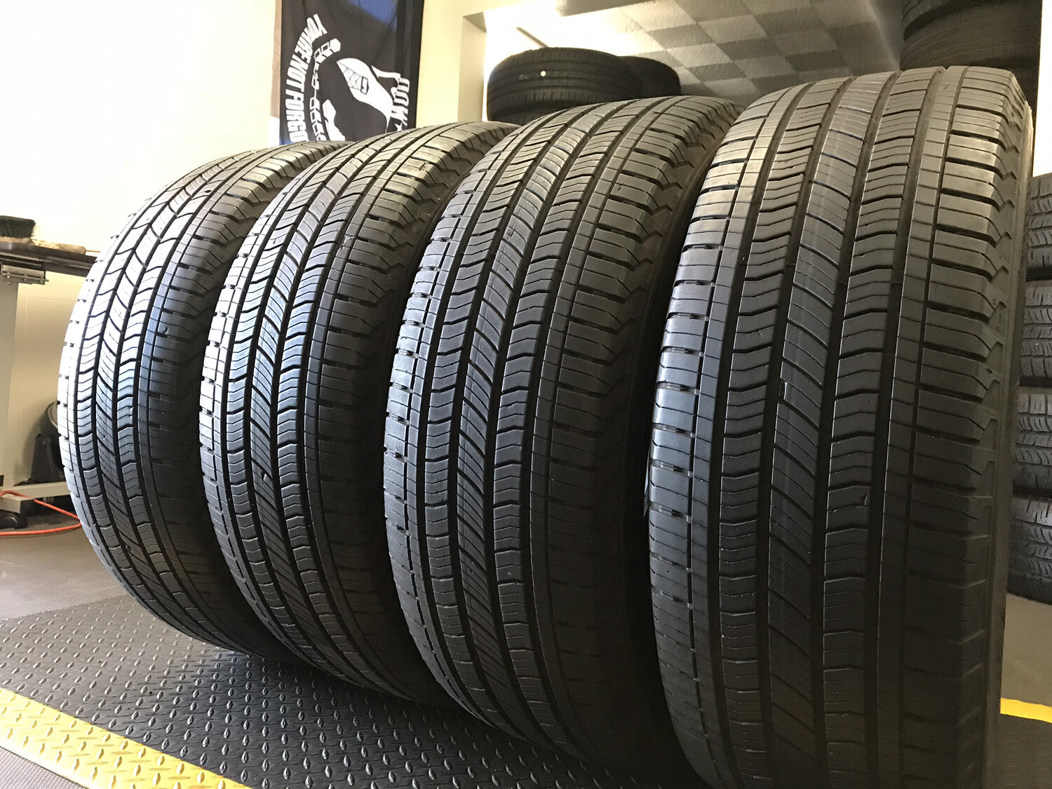 4 USED TIRES 265/65R18 Michelin ENERGY SAVER A/S WITH 70