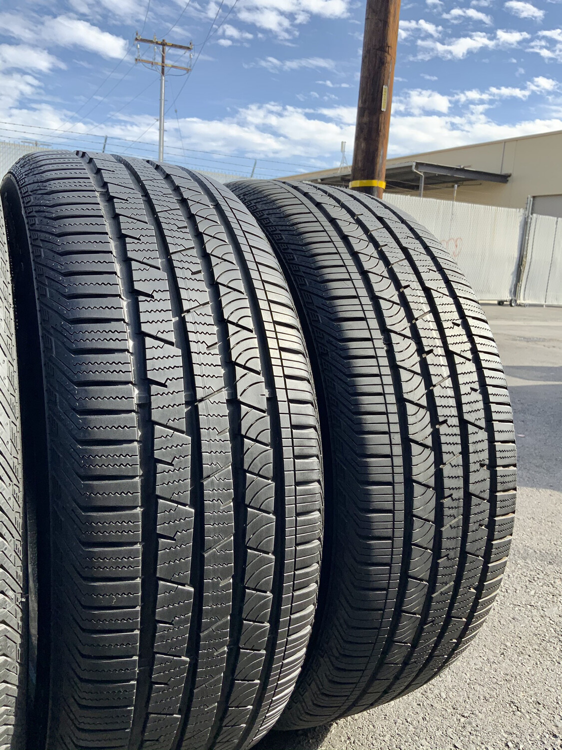 2 USED TIRES 235/60R18 Continental CROSS CONTACT LX SPORT RUN FLAT WITH