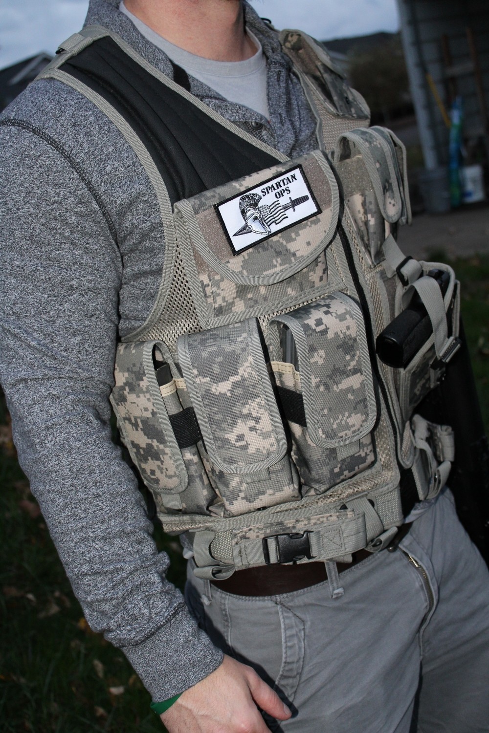 S.O. Tactical Vest (Rifle, Pistol, Shotgun Ammo carrier. Holster