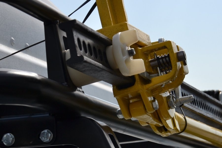 Крепление реечного домкрата на багажнике