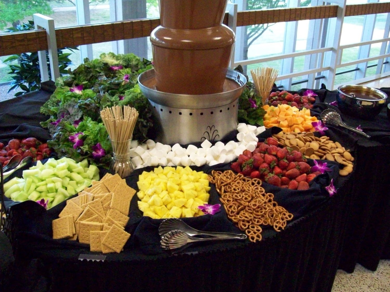 Small Chocolate Fountain Service With Dipping Items