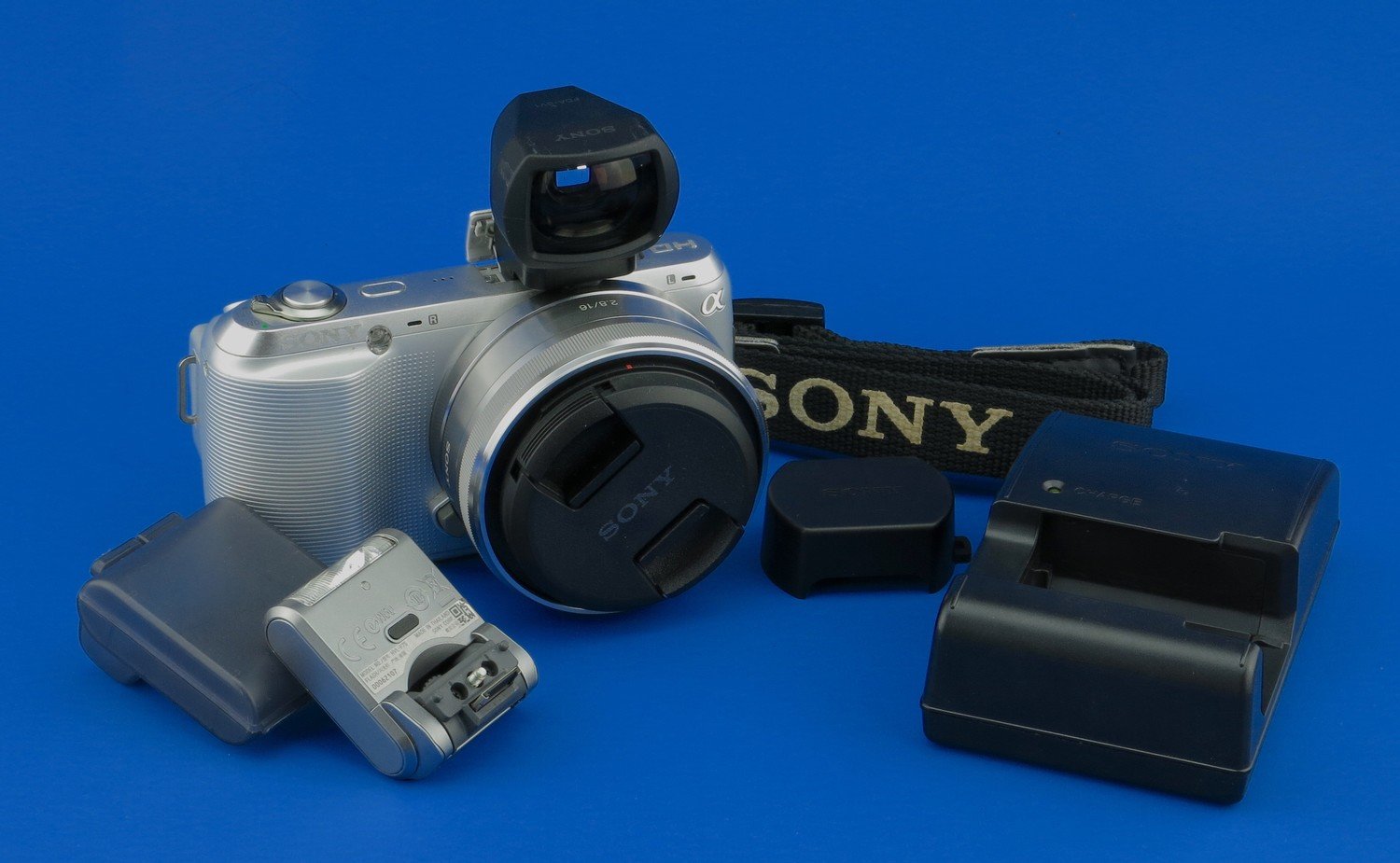 Sony Alpha NEXC3 16 MP Compact Interchangeable Lens Digital Camera Kit