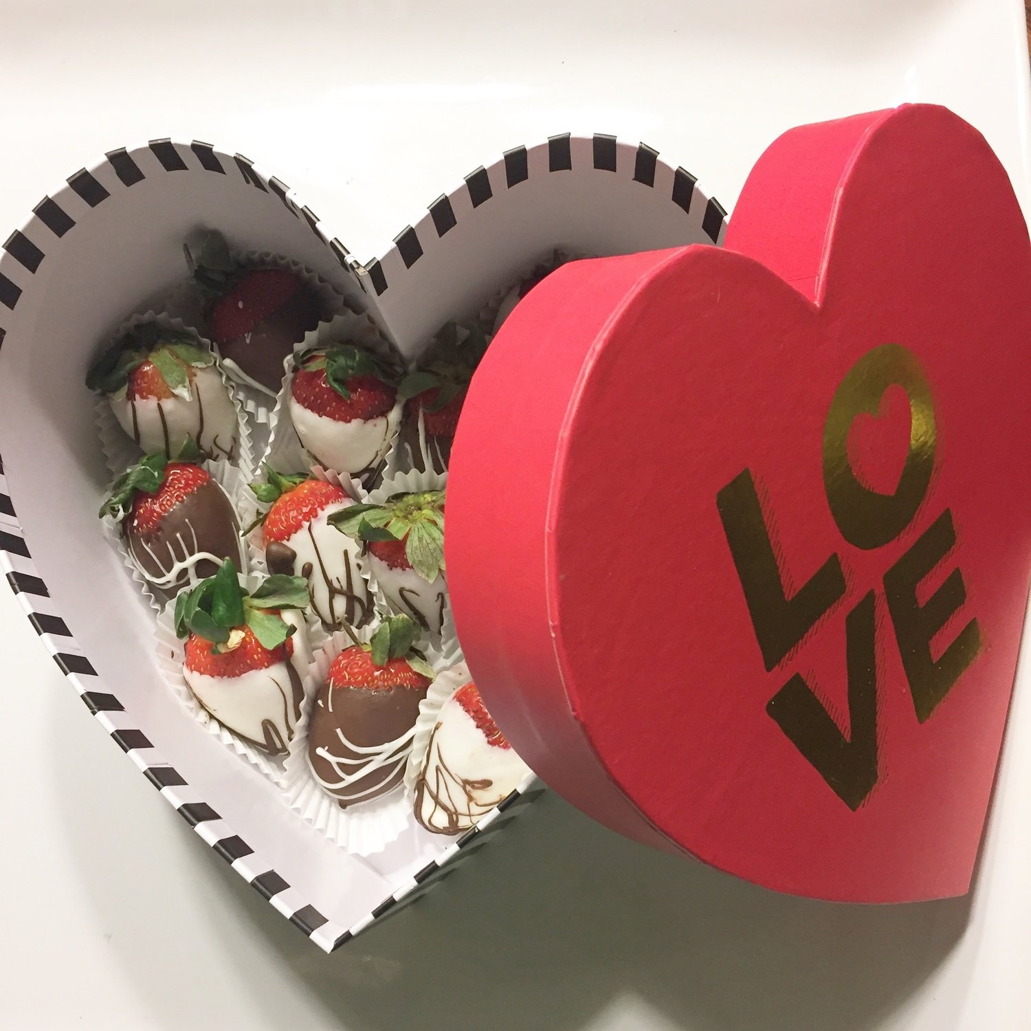 Chocolate covered strawberry valentine's day gift boxes 12 Gourmet Chocolate-Covered Strawberries in Valentine Box