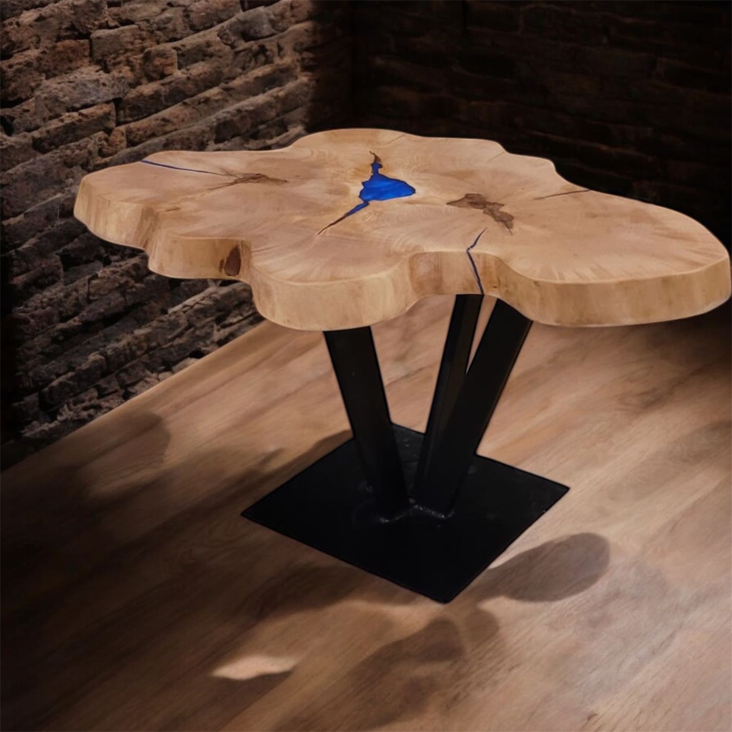 Massivholz Couchtisch/Beistelltisch mit Epoxidharz