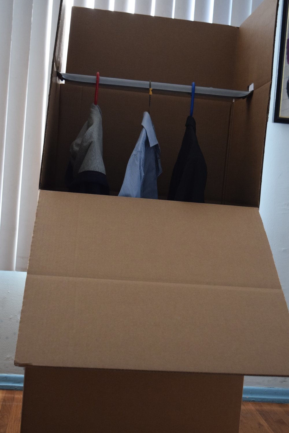 Wardrobe Box w/24" Bar