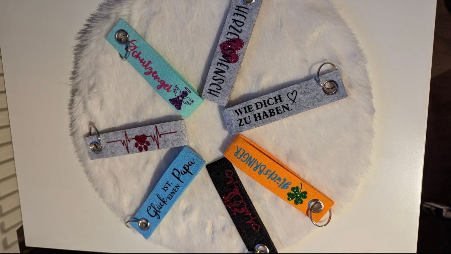 Handgefertigter Filz-Schlüsselanhänger – Personalisiertes Unikat (13x3 cm)