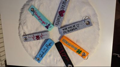 Handgefertigter Filz-Schlüsselanhänger – Personalisiertes Unikat (13x3 cm)
