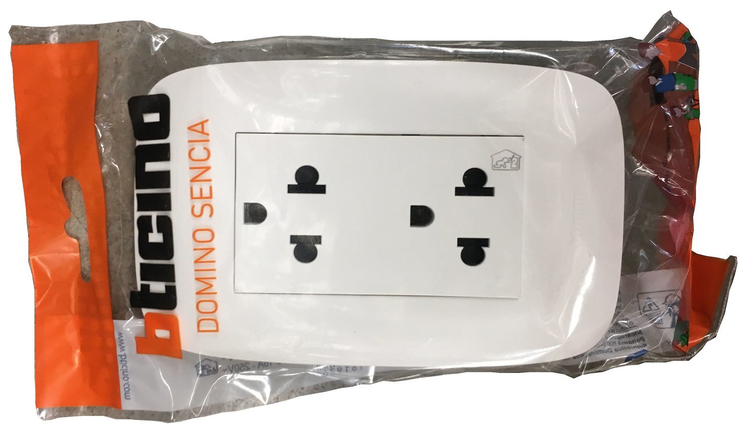 tomacorriente de 3 entradas