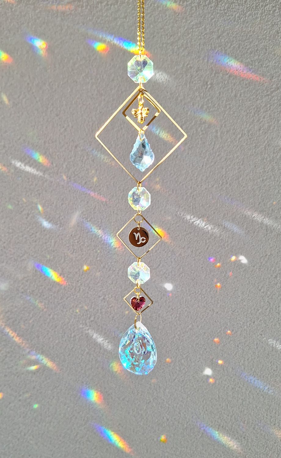 Pendentif bleu, signe astro &amp; coeur rouge