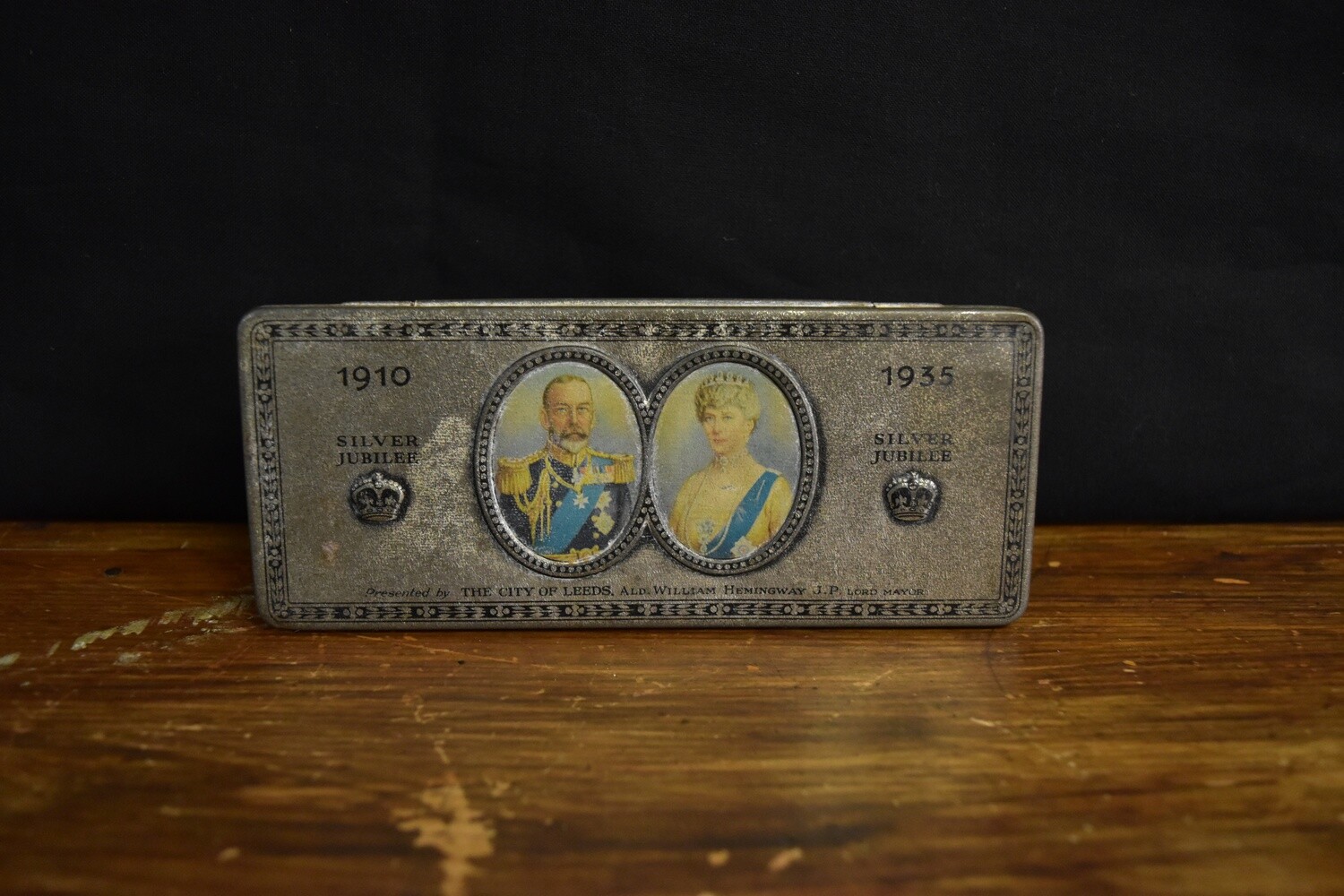 1910 1935 Jubilee Tin