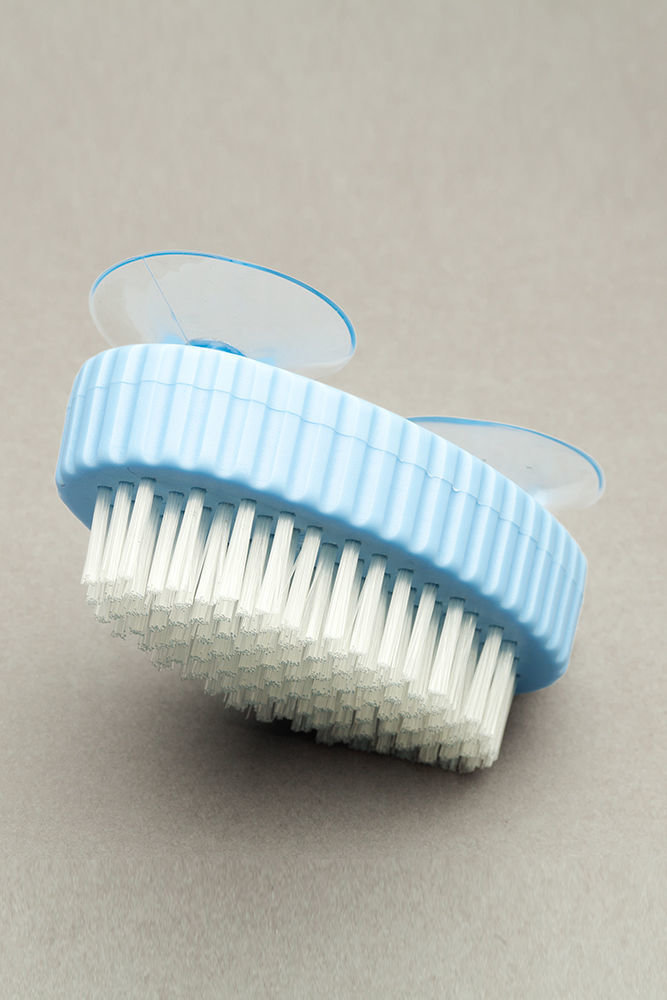 CQ NAIL/DENTURE BRUSH ASSISTS NAIL OR DENTURE CLEANING ONEHANDED USE