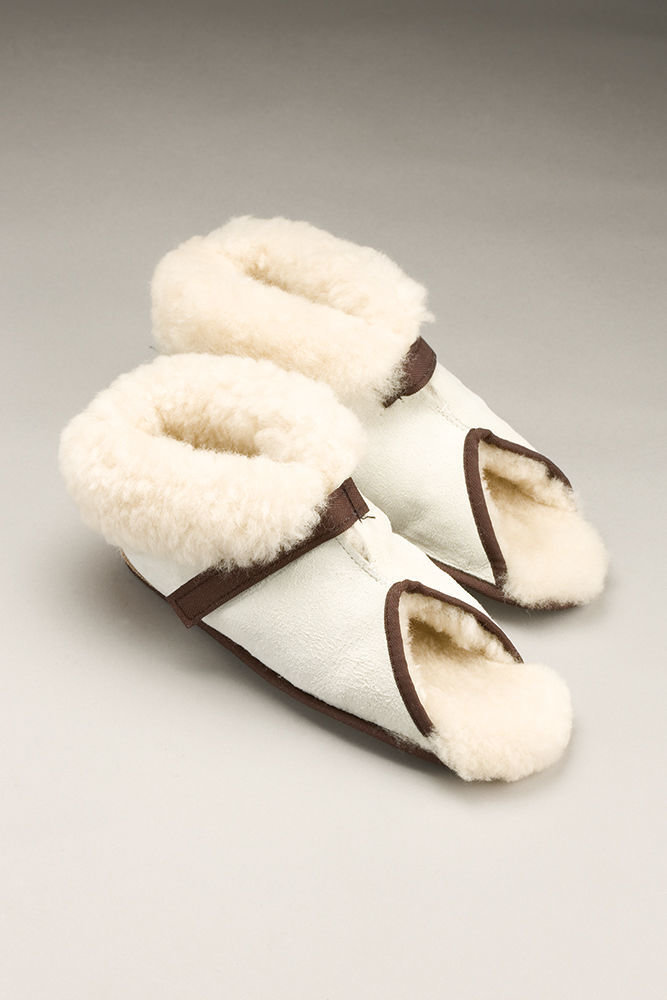 CQ GENUINE MEDICAL SHEEPSKIN ONE PAIR OPEN TOE SLIPPERS MACHINE