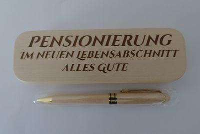 Kugelschreiber in Holzschachtel