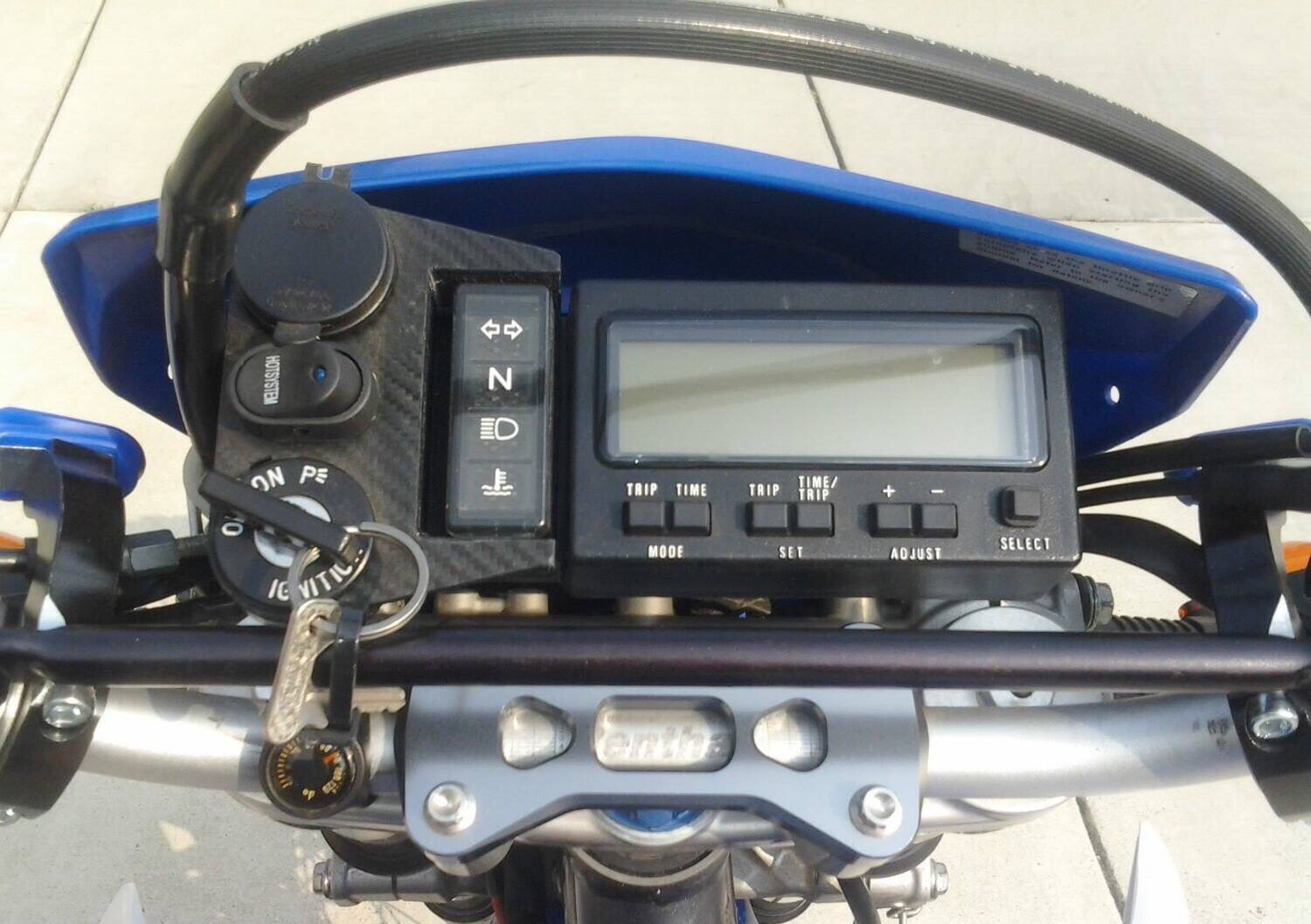 MD4 DRZ400 ignition mount w/USB charger Shop Motodash Inc