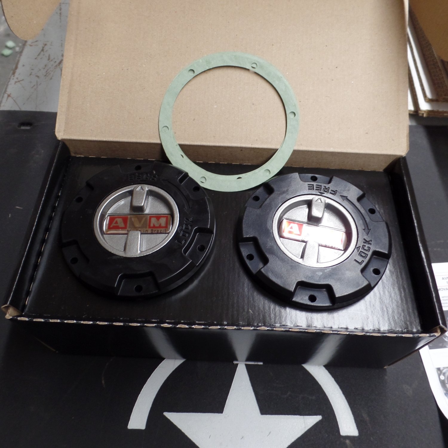 AVM 490BL LOCKING HUBS FORD F250 F350 F450 SUPERDUTY 4WD 20052016 Lock Out