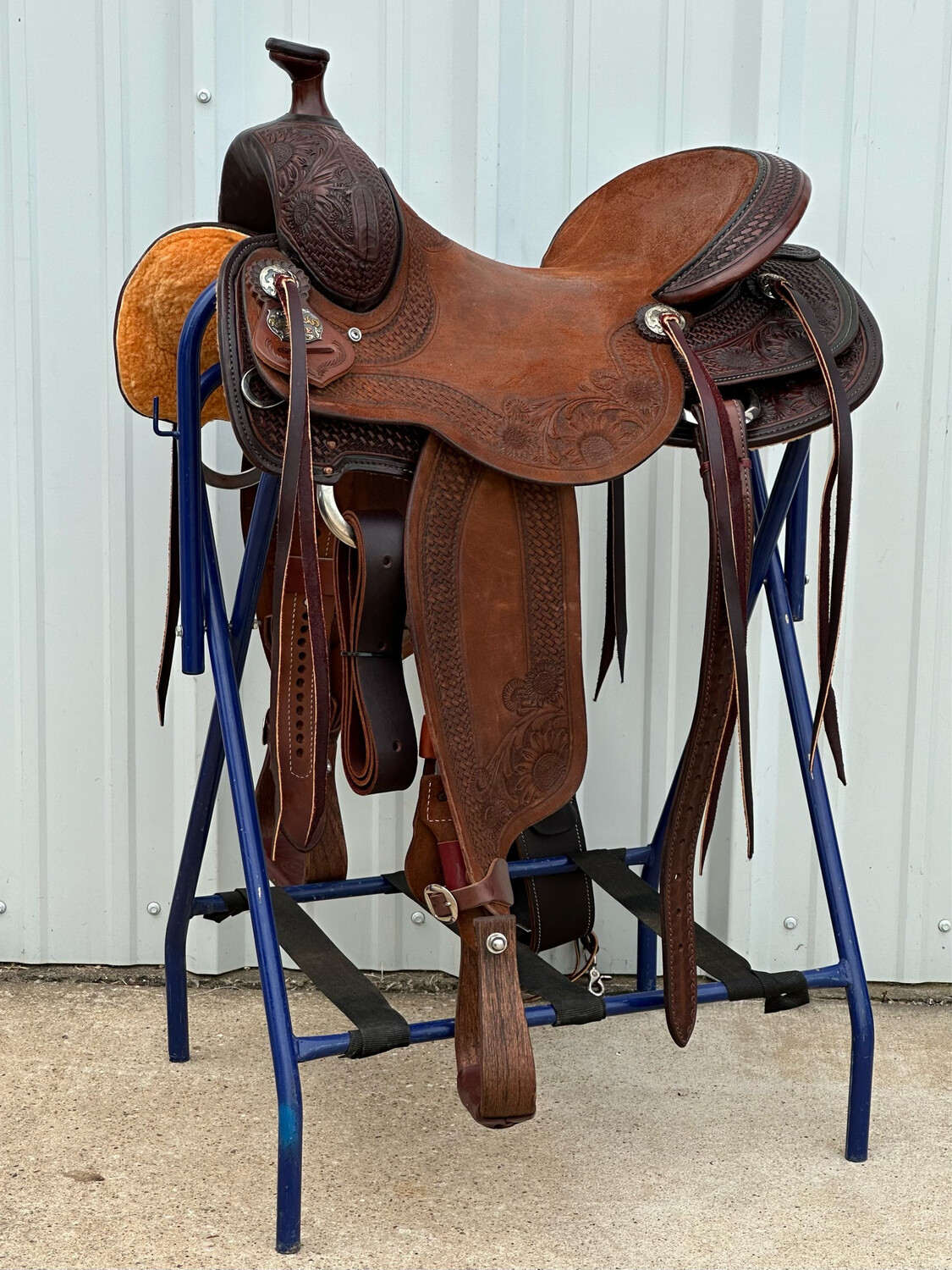 Robert Teskey Elite Cow Horse Saddle with a 16 inch Roughout Seat