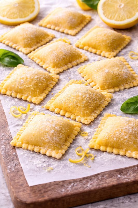Zitrone und Bufala Ravioli
