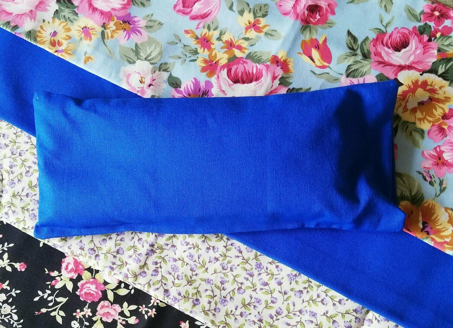 Relaxing eye pillow with lavender