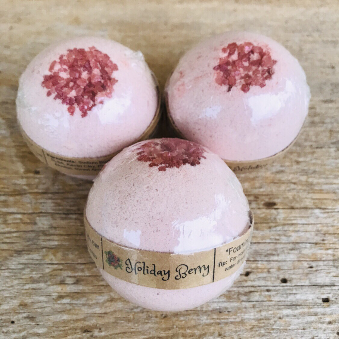 Holiday Berry Foaming Bath Bomb