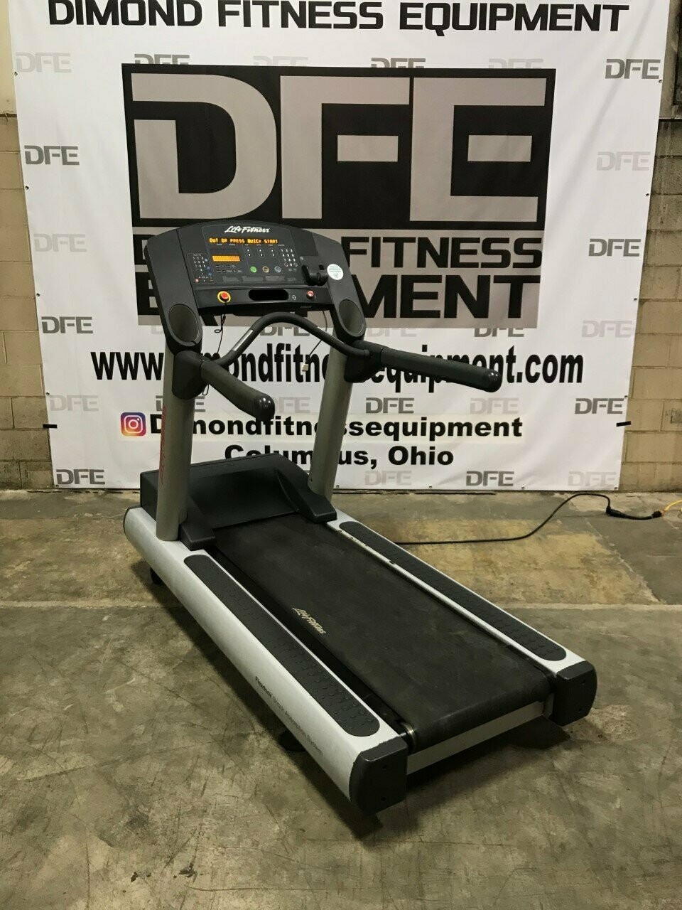 Life Fitness Treadmill CLST w/ Flex Deck Absorption System