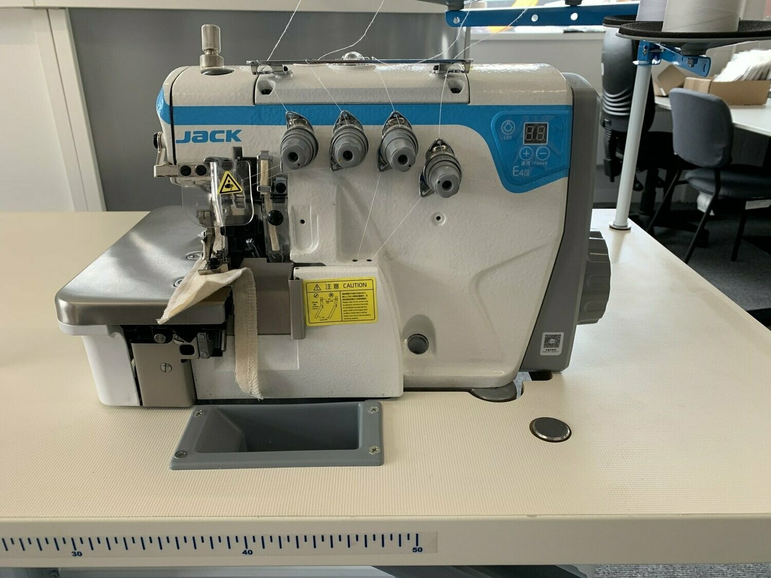 Jack E44M03/333 Industrial Overlocker