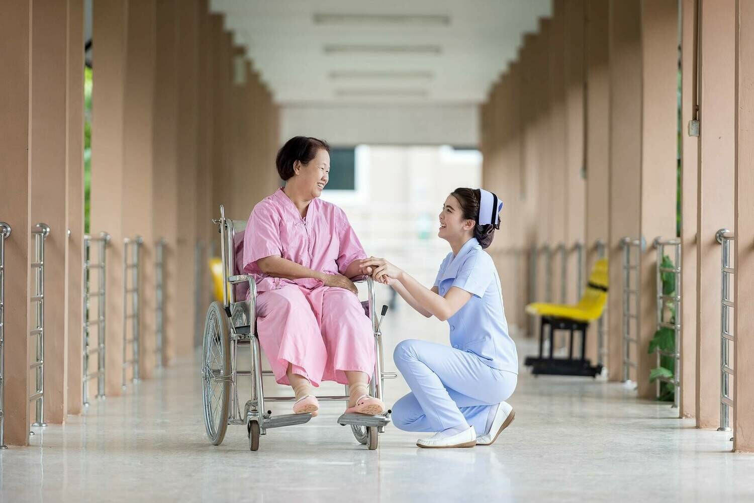 Patient Moving & Handling Training Course CPR & AED