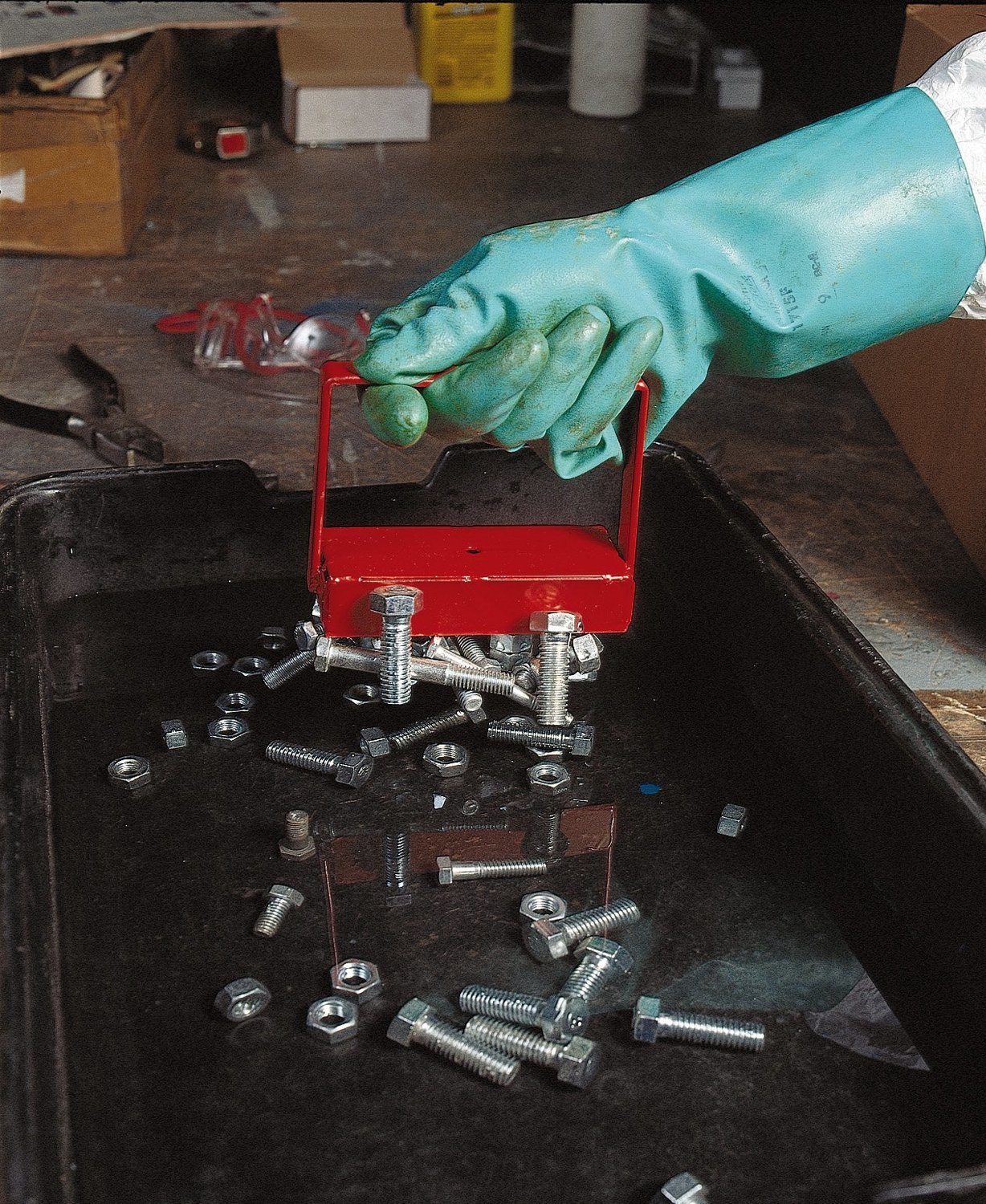 Handle Lifts up to 225 lbs