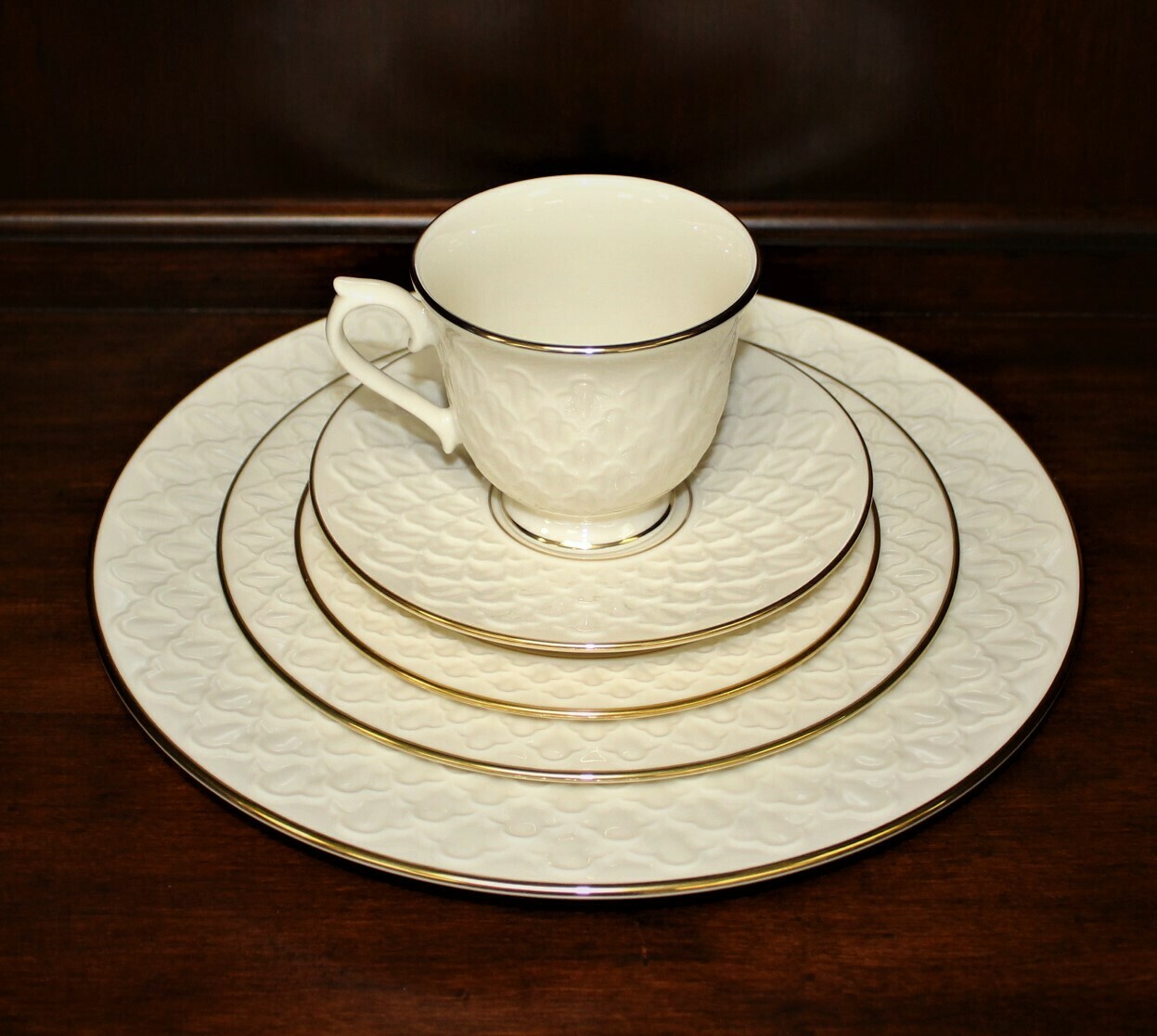 Lenox JACQUARD GOLD 5 Piece Place Setting Fine China