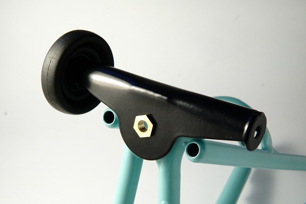 Stabiliser bridge for Brompton rear frame support