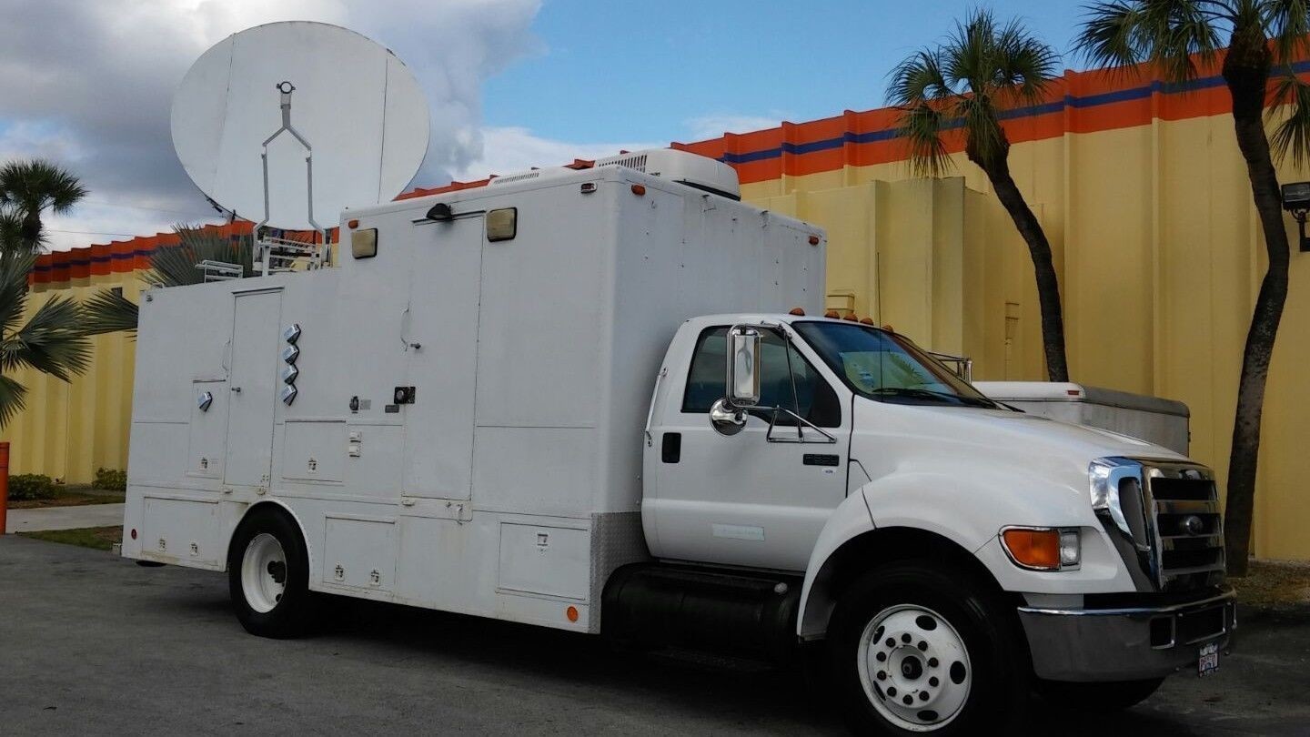 C BAND 2.4 METER ANTENNA HD SATELLITE TRUCK